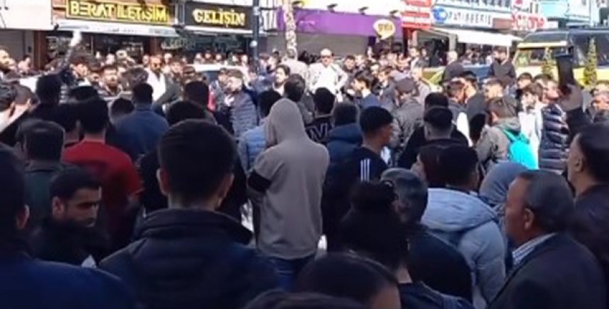 Van'da Gösteri Yasağı: Demokrasi Krizi Derinleşiyor