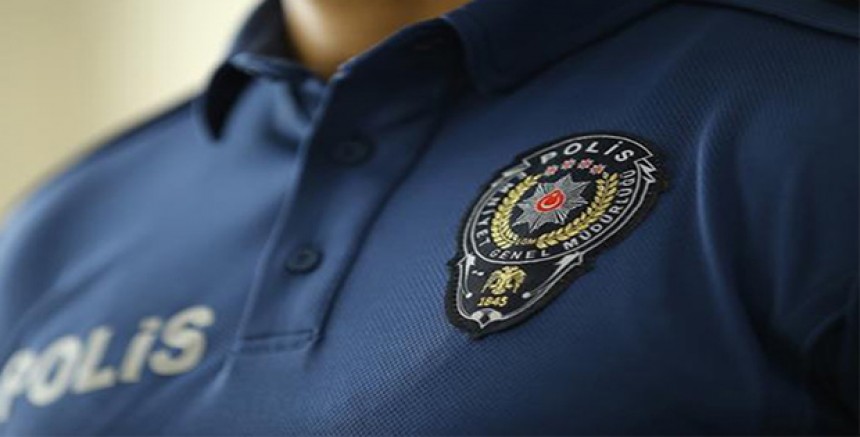 Van’da Polis Memurunun Aracında 16,3 Kilo Esrar Ele Geçirildi – Tutuklanarak Cezaevine Gönderildi