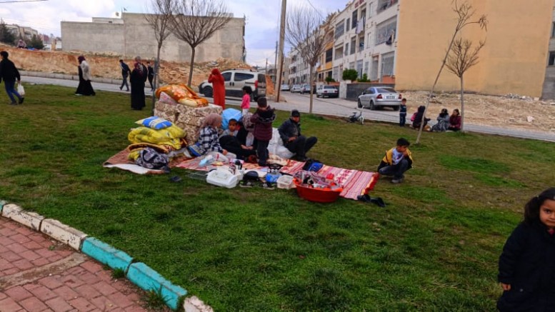 Vicdansızlığın bu kadarı! Ev kirasını ödemeyen aile dışarı atıldı