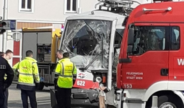 Viyana’da Kamyon Tramvay ’la Çarpıştı 
