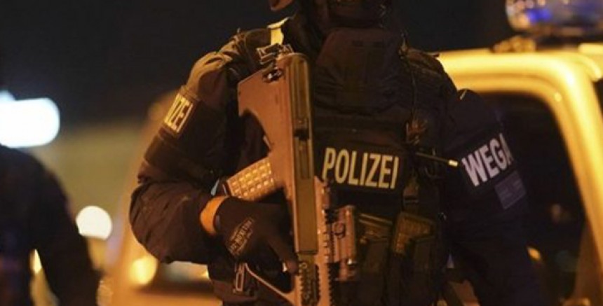 Viyana-Donaustadt'ta Maskeli Gençler Arasında Silahlı Soygun: Mağdurlar Tehdit Altında!