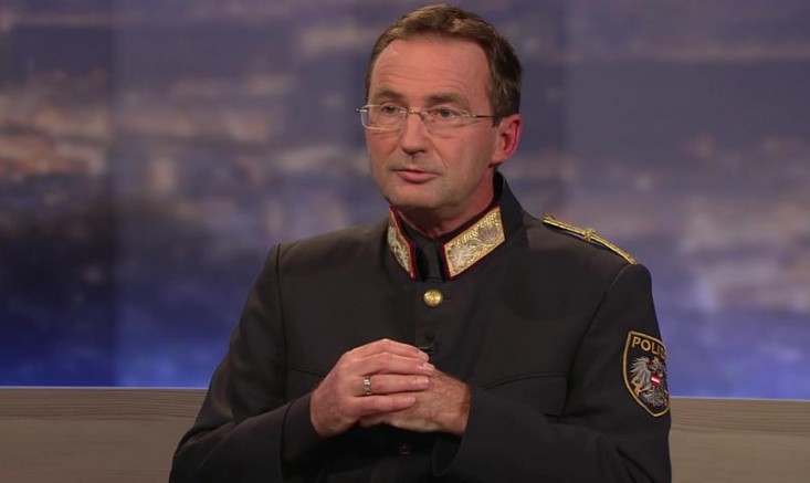 Viyana Emniyet Müdürü Gerhard Puerstl, saldırgan yalnız hareket etmiş olabilir 