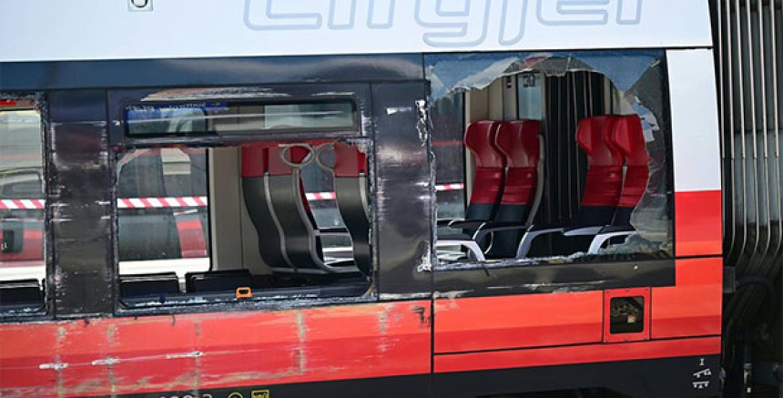 Viyana Merkez İstasyonu’nda Tren Raydan Çıktı: Seferler Aksadı