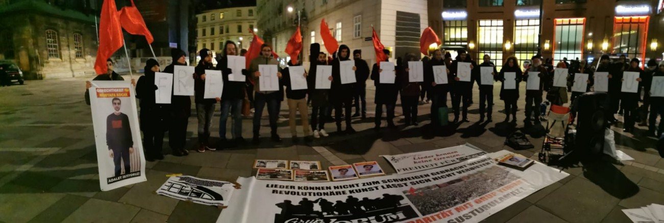 Viyana Stephan plazda Mustafa Koçak ve Grup Yorum eylemi (VİDEO)