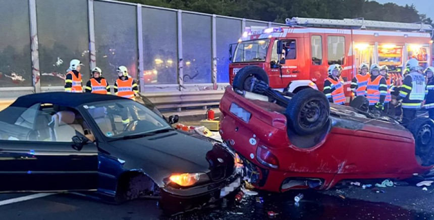Viyana  A2 Otoyolunda Trafik Kazası 