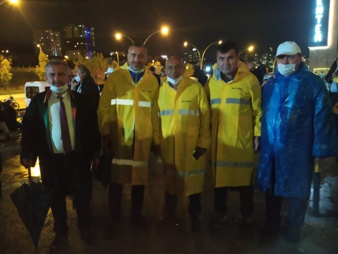 Yağmura Rağmen Avukatların Direnişi Devam Etti