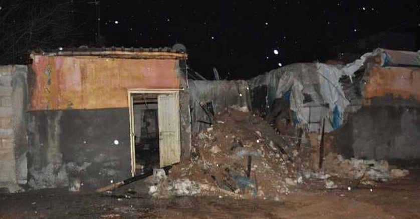 Yalnız yaşayan yaşlı adam evinde çıkan yangında ağır yaralandı