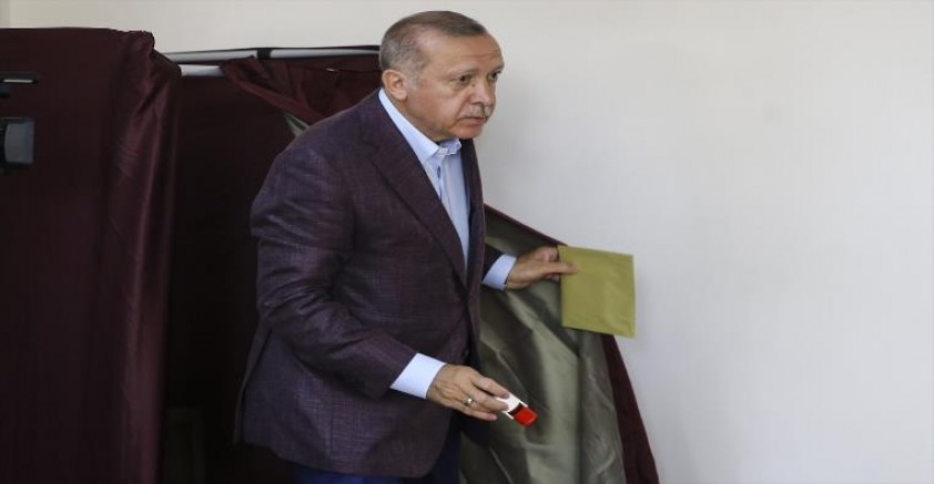 Yapılan son anketlerde AKP'nin oyu yüzde 36'ya düştü