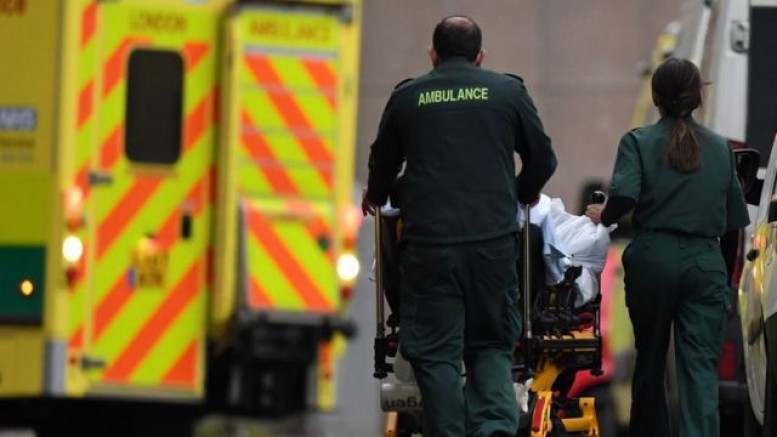 Yeni varyant Omicron'dan ilk can kaybı İngiltere'de geldi   