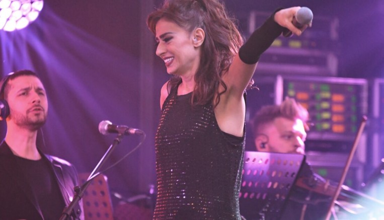 Yıldız Tilbe’den tepki çeken paylaşım: Saldırgan köpek gruplarına bölge halkı zehirli et versin, hepsi gebersin