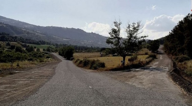 Yolda ayırımcılık! Alevi köy yolu 20 yıldır asfalt bekliyorlar