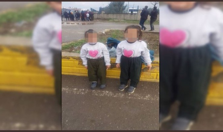 Yöresel kıyafet giyen 5 yaşındaki ikiz çocuklar karakola götürülüp parmak izleri alındı