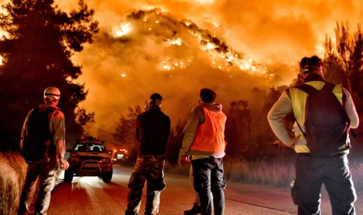 Yunanistan’da 10 gündür süren orman yangınları tüm çabalara rağmen kontrol altına alınamıyor