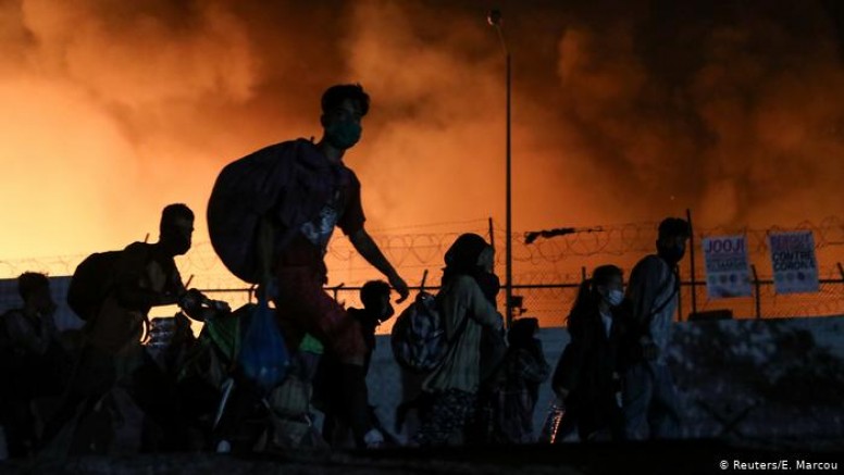 Yunanistan’ın Midilli adasındaki Moria sığınmacı kampında yangın çıktı (VİDEO) 