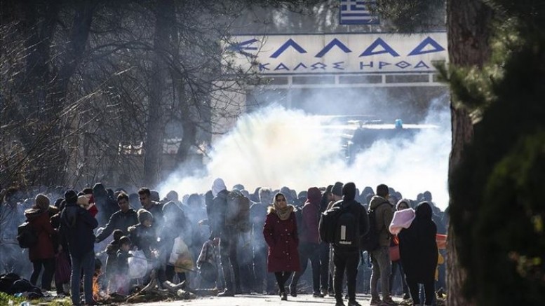 Yunanistan sınırında polisten gazlı müdahale
