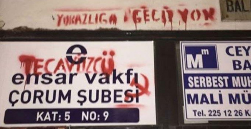 Yurtlarındaki Çocuk Tecavüzleriyle Gündeme Gelen Ensar Vakfı Okullarda Ahlak Kitabı dağıtıyor